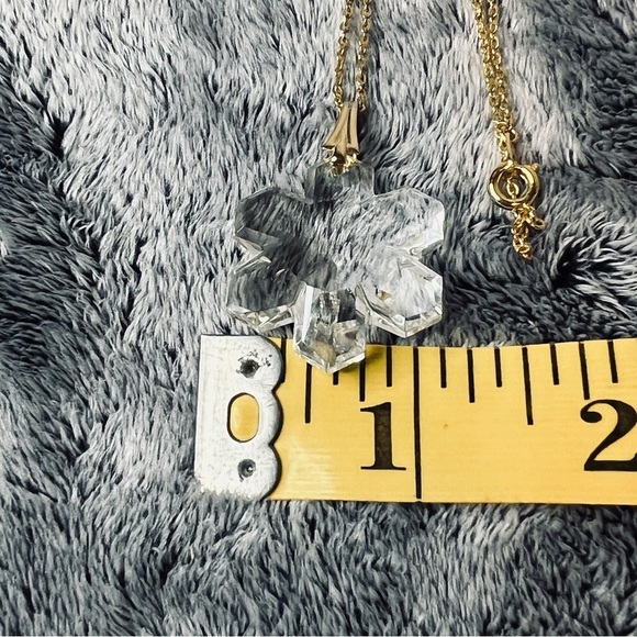 Vintage Gold Necklace with Crystal Snowflake Pendant - Picture 3 of 5